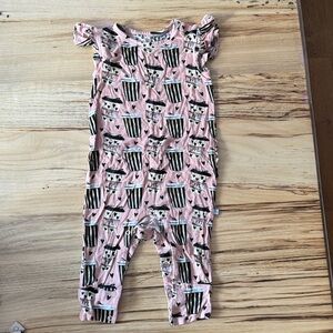 Posh Peanut 18-24 Pink latte Print Baby Romper